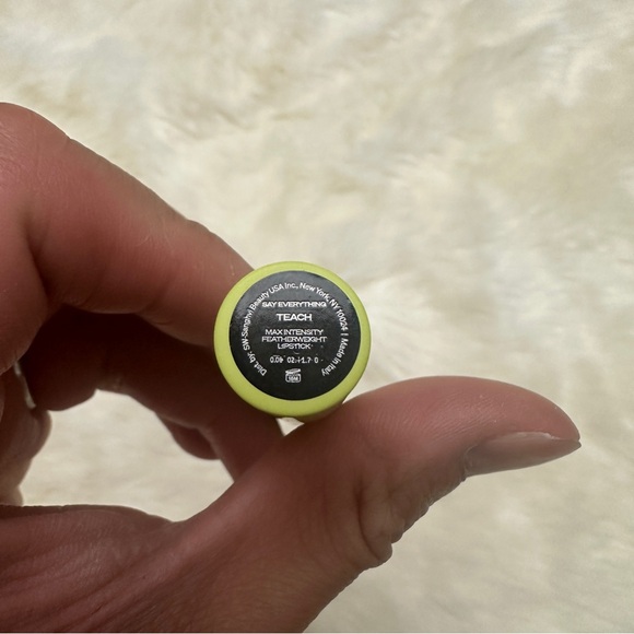 WYN BEAUTY Say Everything Max Intensity Featherweight Lipstick TEACH - Picture 5 of 5